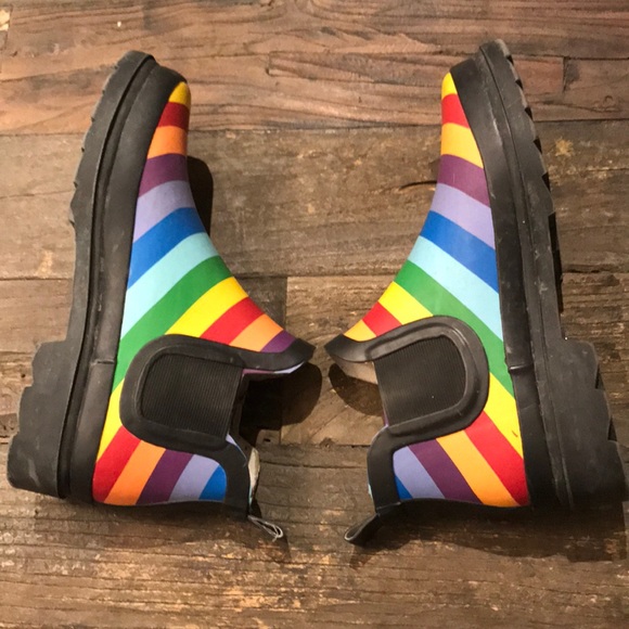 RAINBOW ankle rainboots ☔️ 🌈 🪴 - Picture 3 of 6